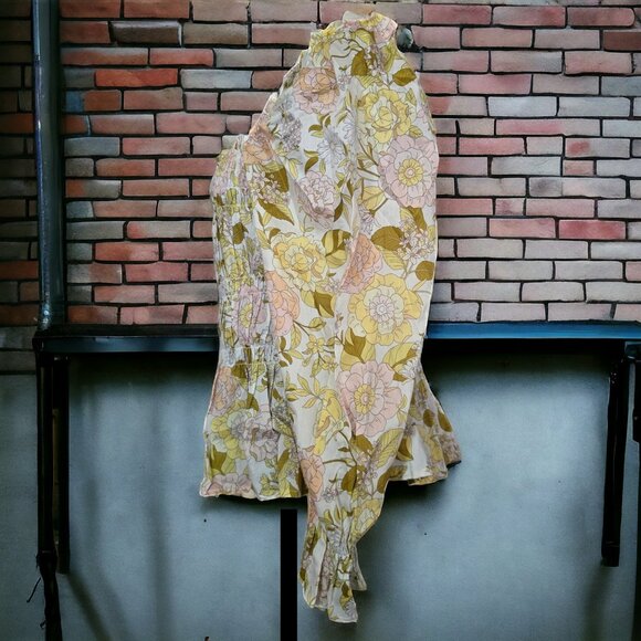 NWT WHO WHAT WEAR  ( M ) Floral Puff Sleeve Smocked Peplum Top - Picture 3 of 9